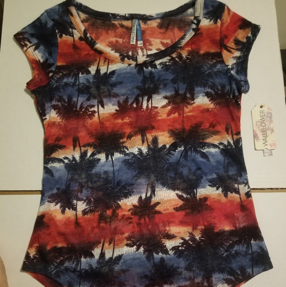 NEW Wallflower Sort Sleeve Shirt